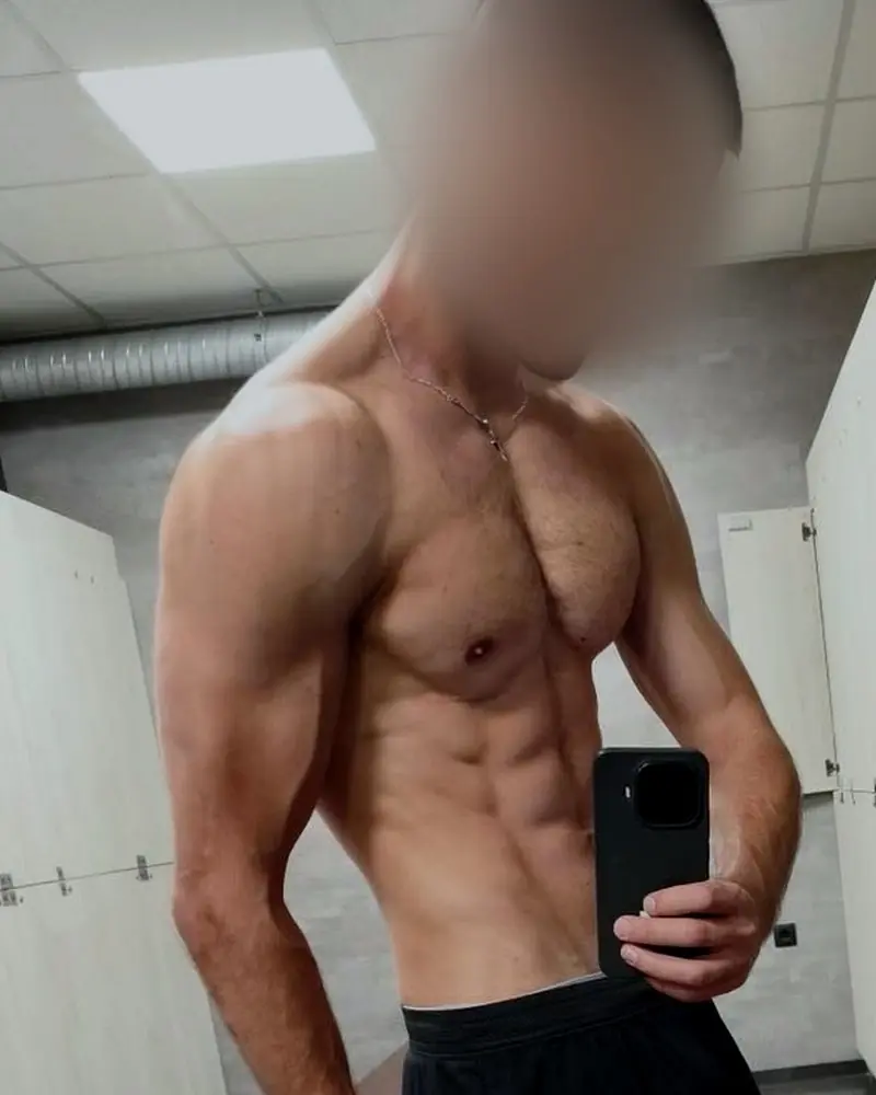Aleks later: a mirror photo in a locker room, face blurred.